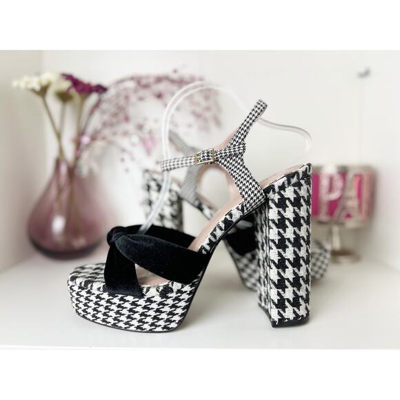 Betsey Johnson Melanni Houndstooth Block Heel Platform Sandal Black White 11 NIB - Picture 1 of 13